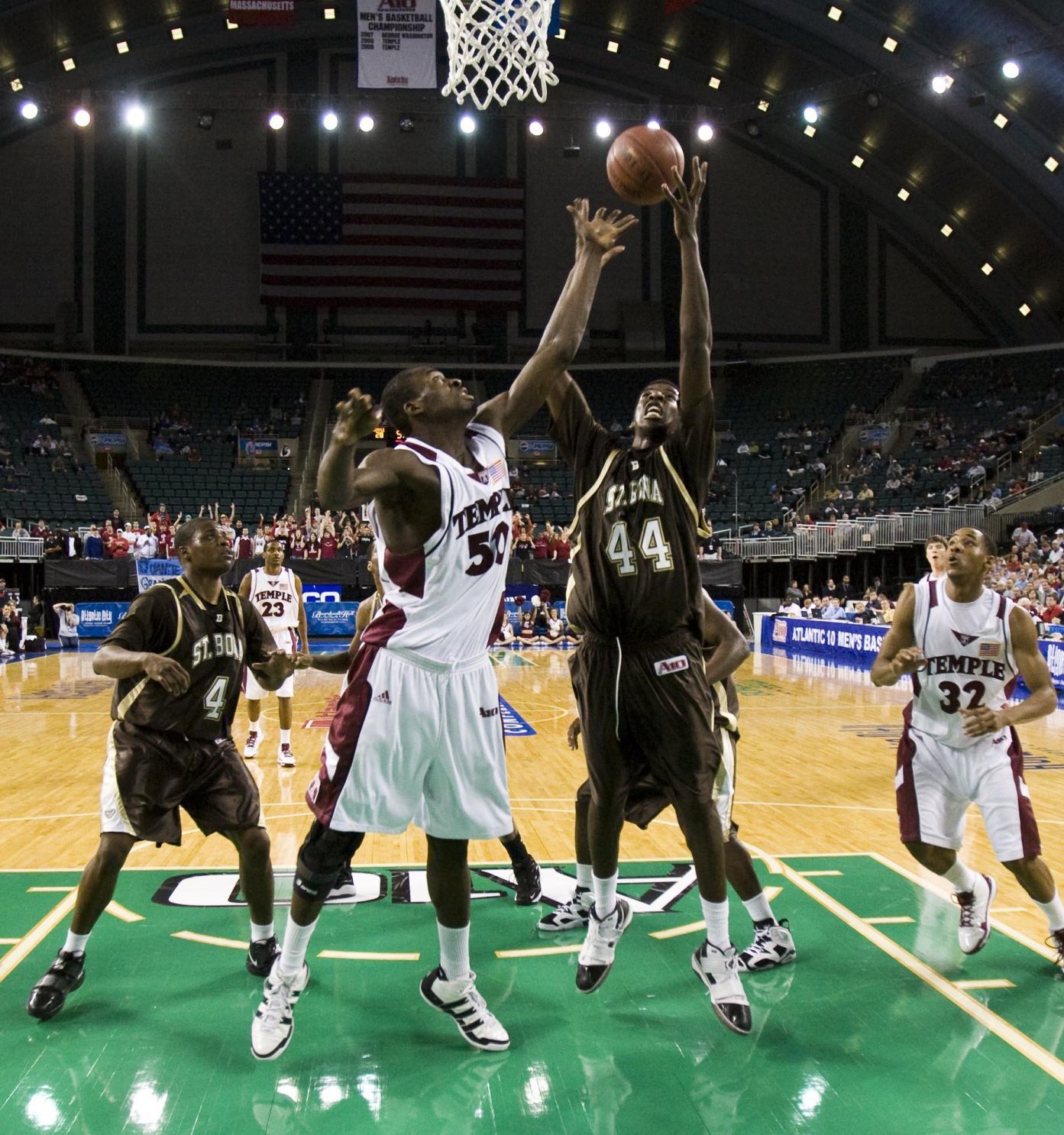 A10 basketball Quarters